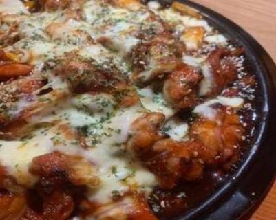Spicy chicken with Cheese(Bul-Dak)