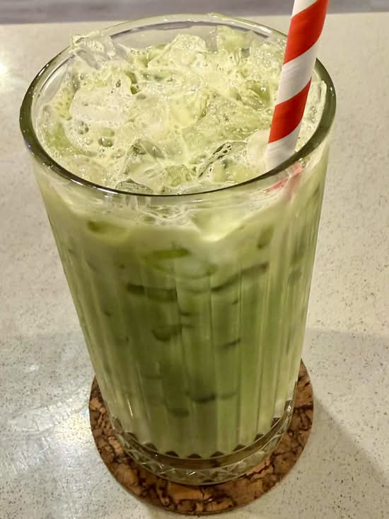 Iced Matcha Milk Tea (តែទឹកដោះគោម៉ាឆា)