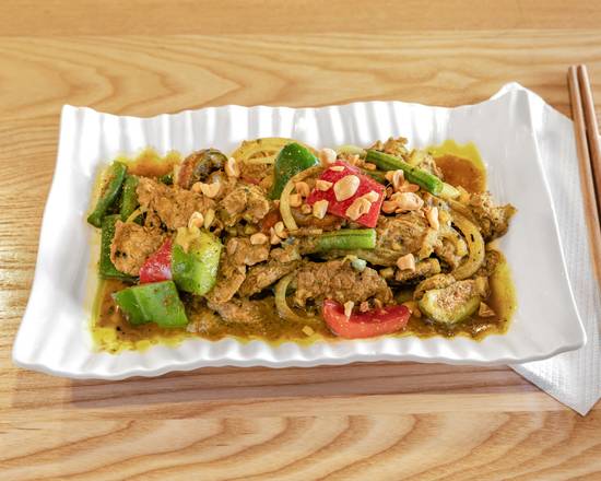 Beef Stir Fried with Lemongrass paste (ឆាគ្រឿង)