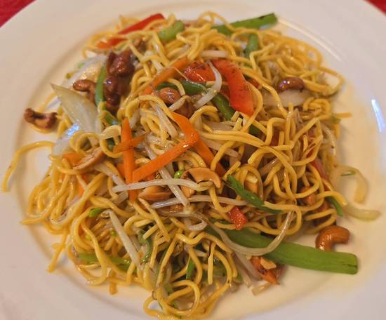 Vegetarian Noodles with Cashew Nuts (V)