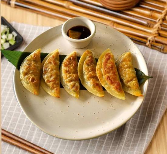 Fried Pork Gyoza (6 pcs)