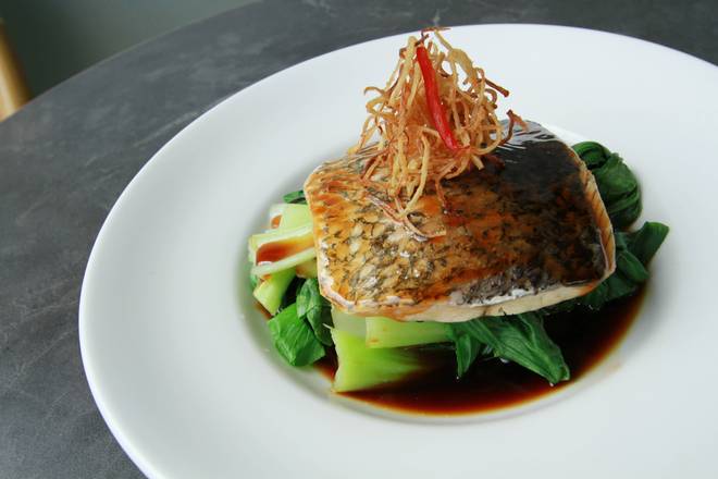 Steamed Barramundi with garlic & ginger sauce (I)