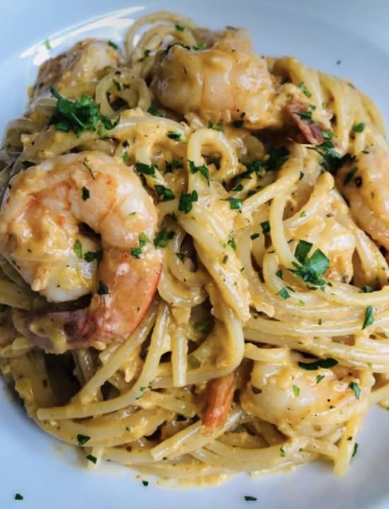 Creamy Garlic Prawn Pasta