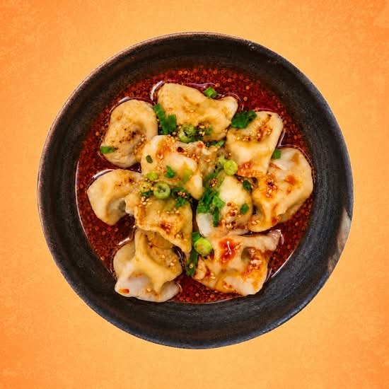 Dumplings in Spicy and Peanut Sauce (10 pcs)