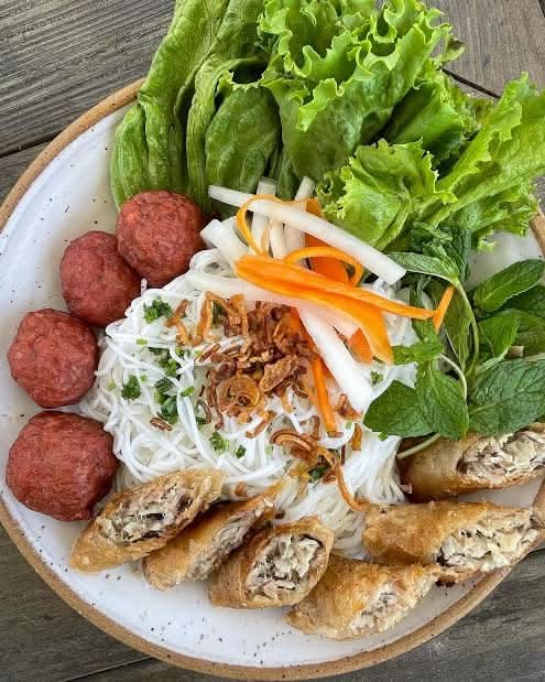 Vietnamese grilled pork patty served with noodles salad (2spring roll 23.50