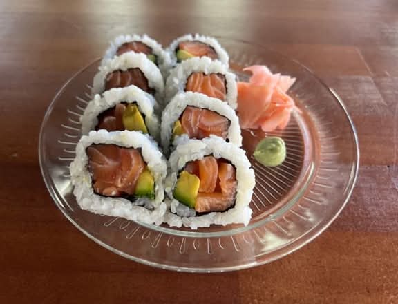 Fresh Salmon Avocado Roll