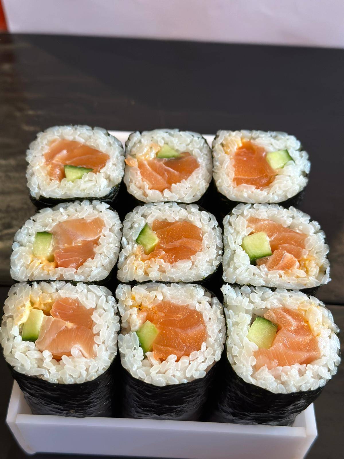 Spicy Salmon Handroll (2pcs)