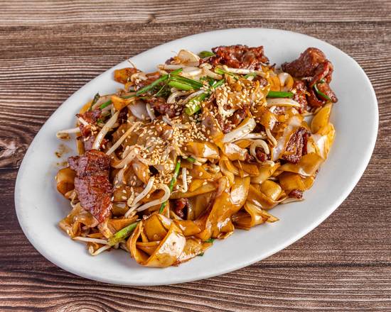 Stir Fried Beef in Thick Rice Noodles