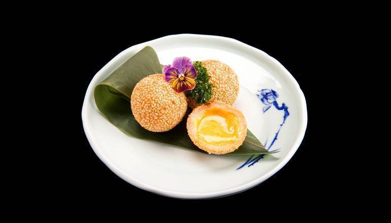 Egg Yolk Custard Sesame Ball (3pcs)