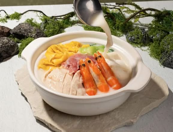 Nourishing Chicken Soup with Wonton, Prawn & Bamboo Pith (M)