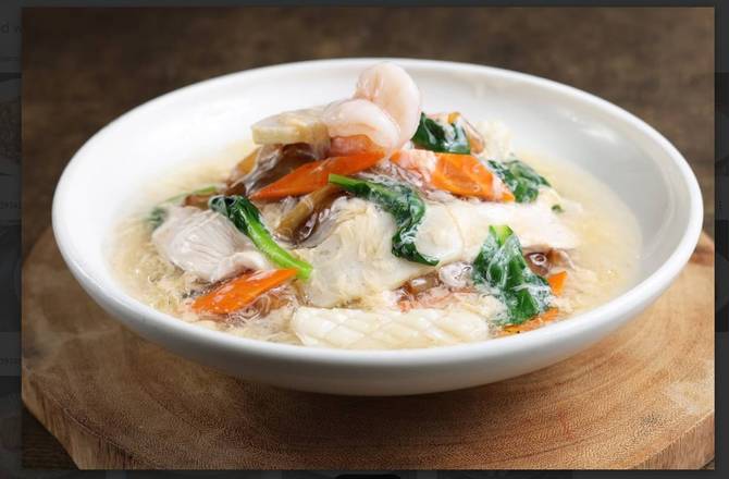 Stir-Fried Combination Rice Noodle with Egg Gravy Sauce (I)