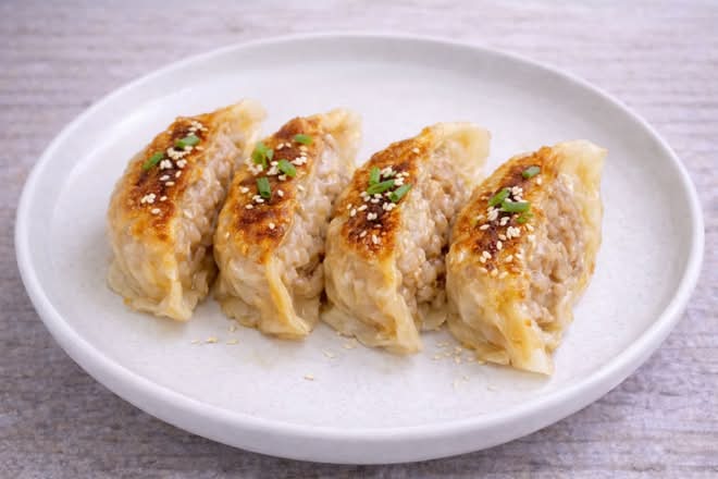 🥟🐷 Pork Dumplings (4 Pieces)