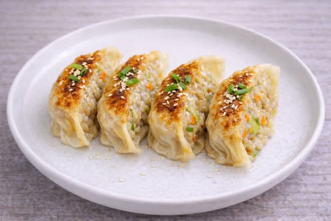 🥟🥬 Vegetable Dumplings (V) (4 Pieces)