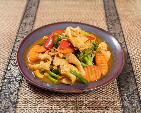 Stir Fried Chicken Cashew Nuts