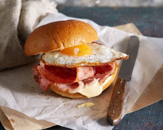 Classic Bacon and Egg Roll