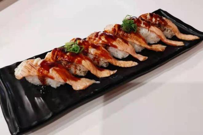 Aburi (Grilled)Salmon Long Dish(8pcs)