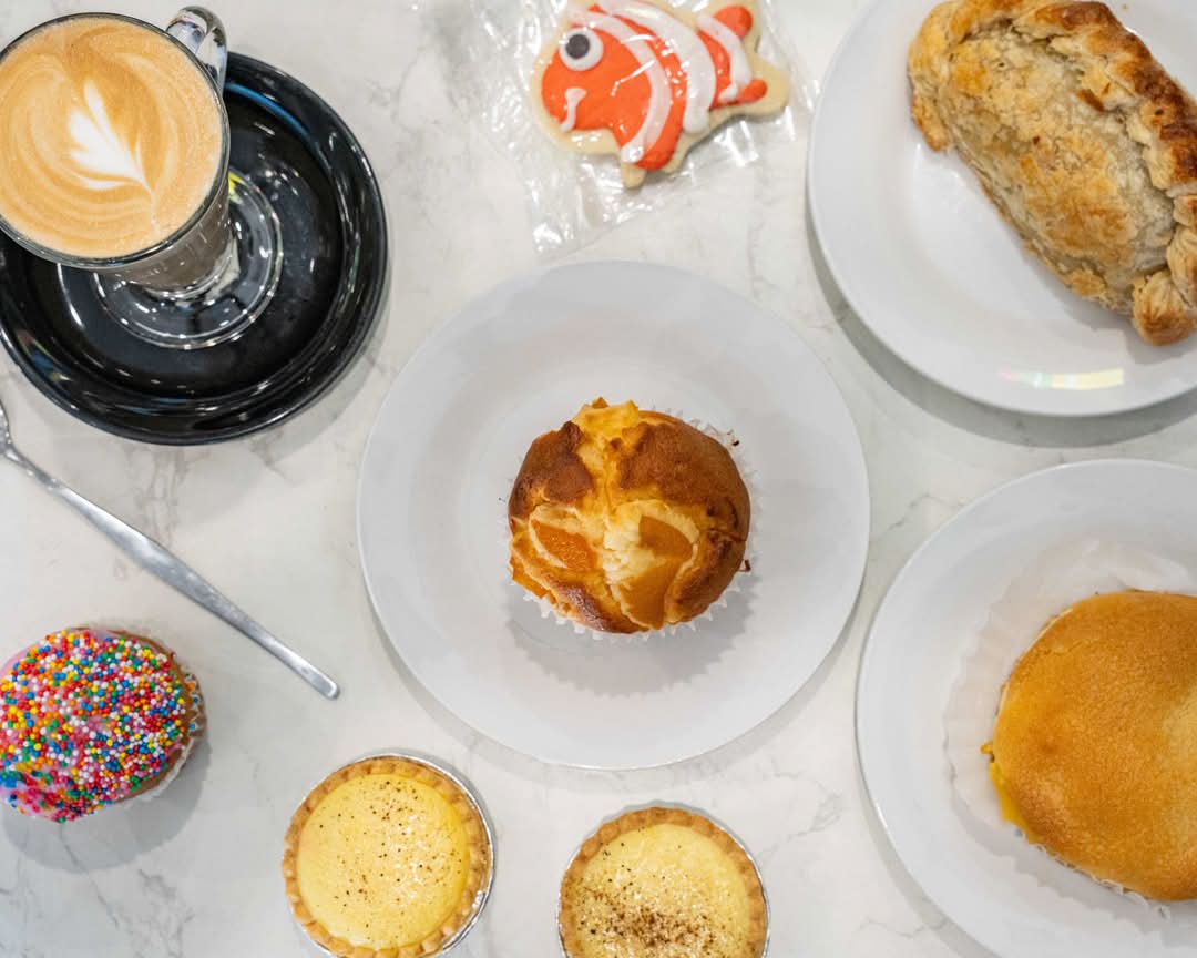 Humming Bird Dutch Cakes & Coffee cover