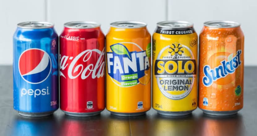 Soft drink ( can ) / water ( bottle )