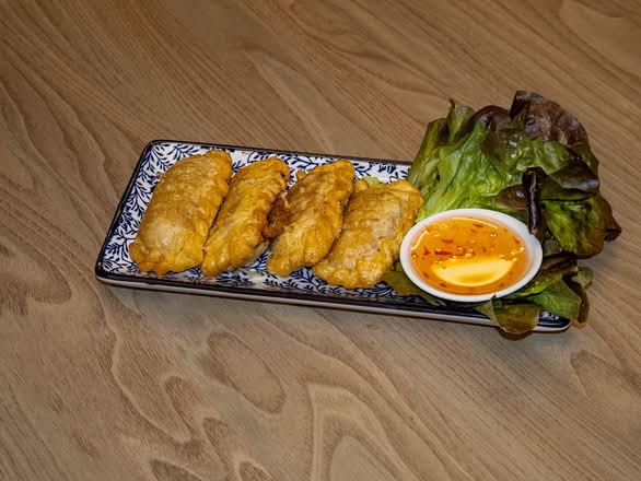 MASSAMAN BEEF PUFFS (4 pcs)
