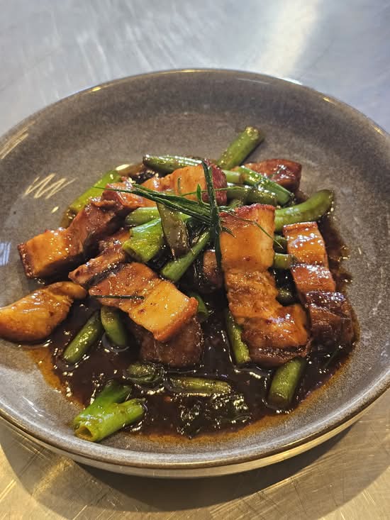 Crispy pork with Chinese Broccoli