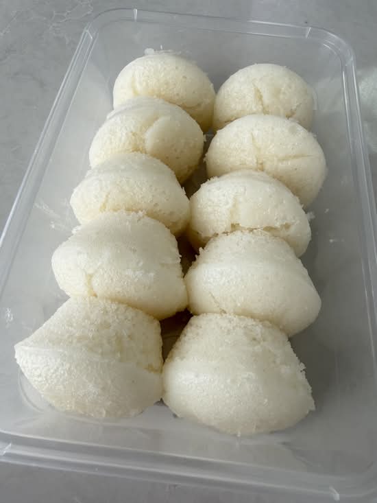 Steamed rice cake