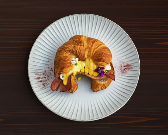 Bacon Croissant Benedict