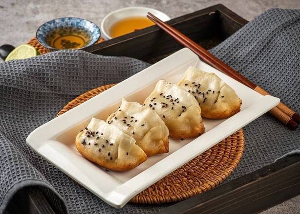 Pan Fried Pork Dumplings (6 Pieces)