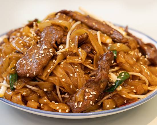 Stir Fried Beef Flat Rice Noodles
