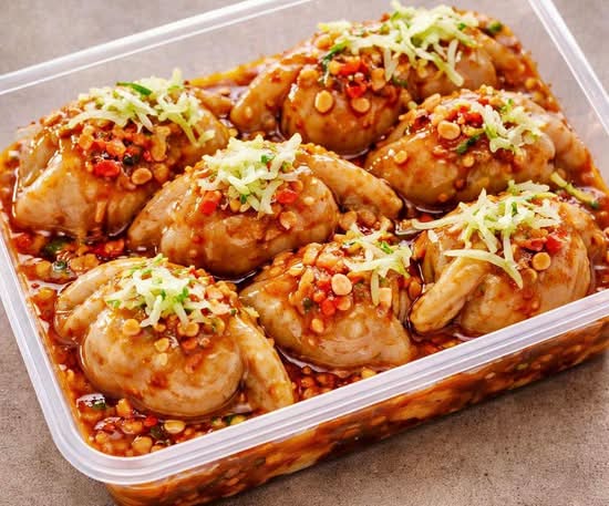 Pork and Prawn Wontons in Red Chili and Peanut Sauce (8 Pieces)