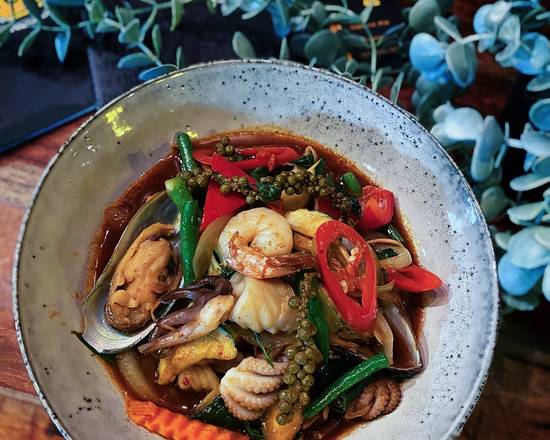 Seafood Pad Cha(I)