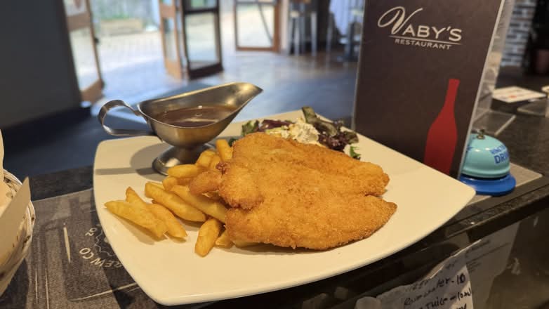 chicken schnitzel n chips