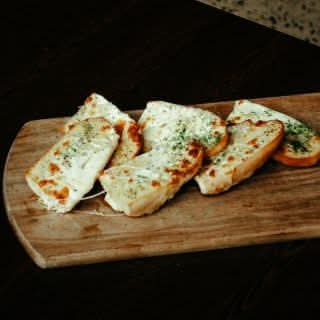 Herb and Cheese Garlic Bread (VG)