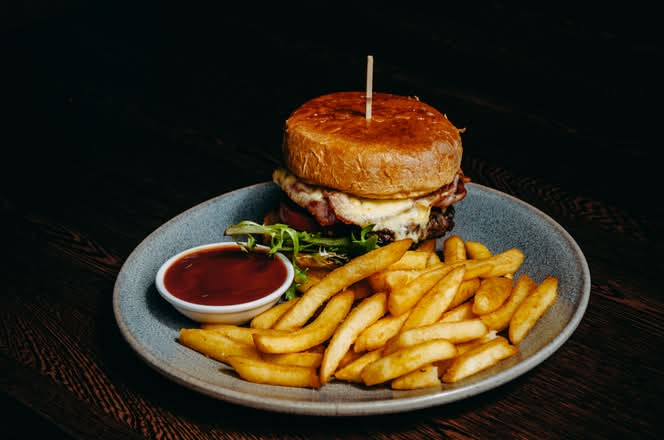 Beef Burger with chips