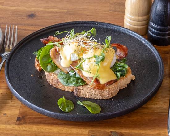 Classic Eggs Benny