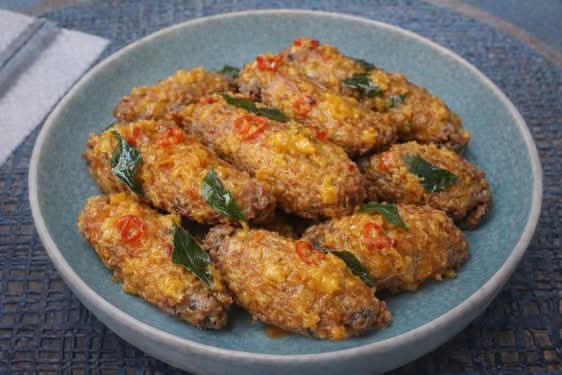 Salty Egg Yolk Chicken Wings (9pc)