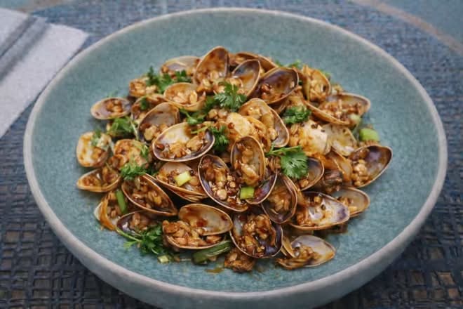 Black Pepper La La (Pipies/ Clams)