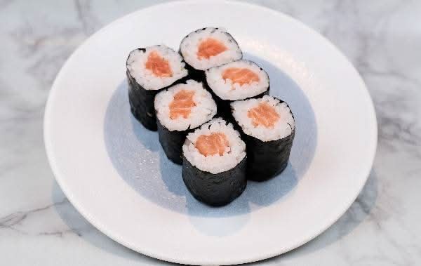 Salmon Maki Roll