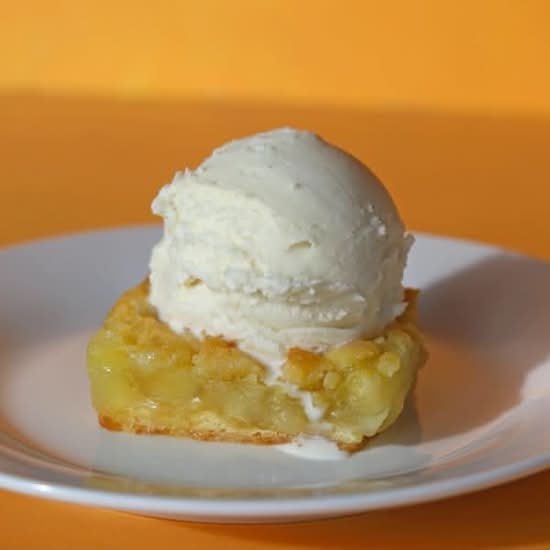 Apple Crumble with Gelato