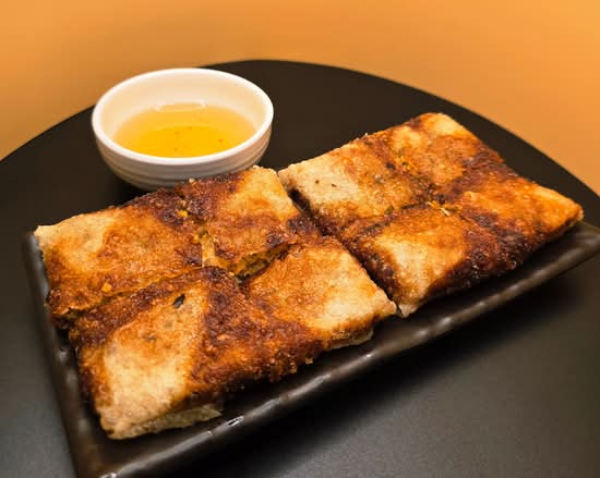 Nem Cua Bể - Crab and Pork Spring Rolls (8 pcs)