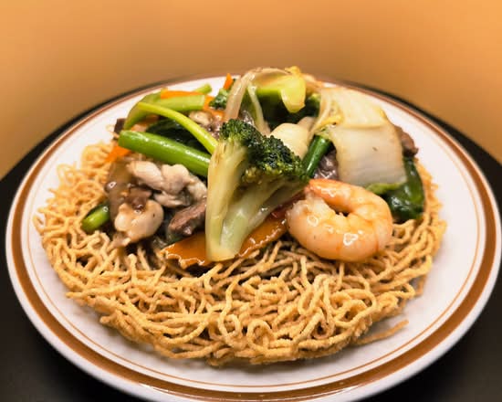 Mì xào thập cẩm - Stir Fried Egg Noodles with Combination