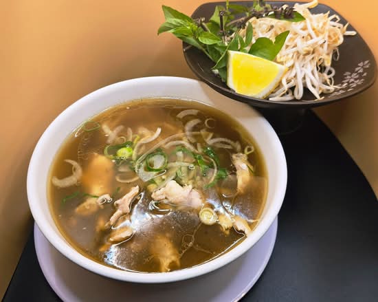 Phở gà - Chicken in Rice Noodle Soup