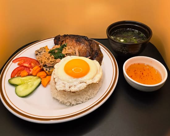 Cơm Đặc Biệt - Combination Grilled Pork Chop and Rice