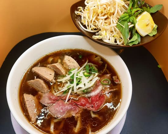 Phở Tái Viên - Rare Beef and Beef Balls