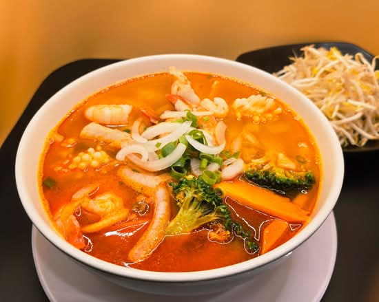 Phở Hải Sản - Seafood in Rice Noodle Soup