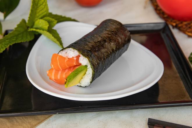 Fresh Salmon Maki Roll