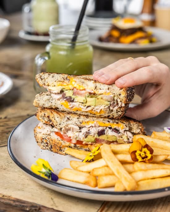 CLASSIC TUNA MELT SANDWICH