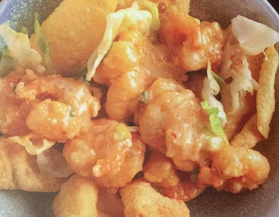 S14 Wok Fried King Prawn in Sweet and Creamy Buttery Sauce with Deep Fried Wonton Pastry