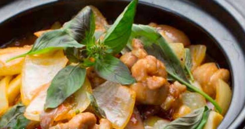804 Taiwanese Style Chicken Hot Pot