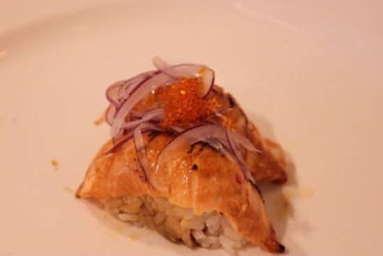 Grill Salmon Nigiri  (4pcs)