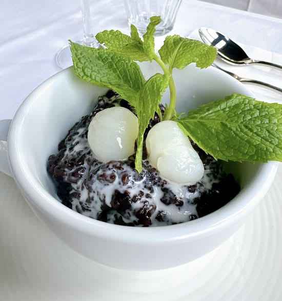 Black Sticky Rice Pudding with Longan
